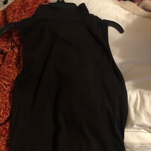 NWOT BLACK HIGH NECK CROP TOP💖